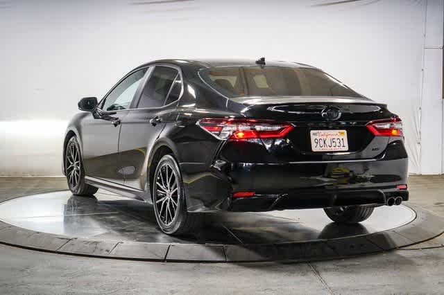 2022 Toyota Camry SE 3