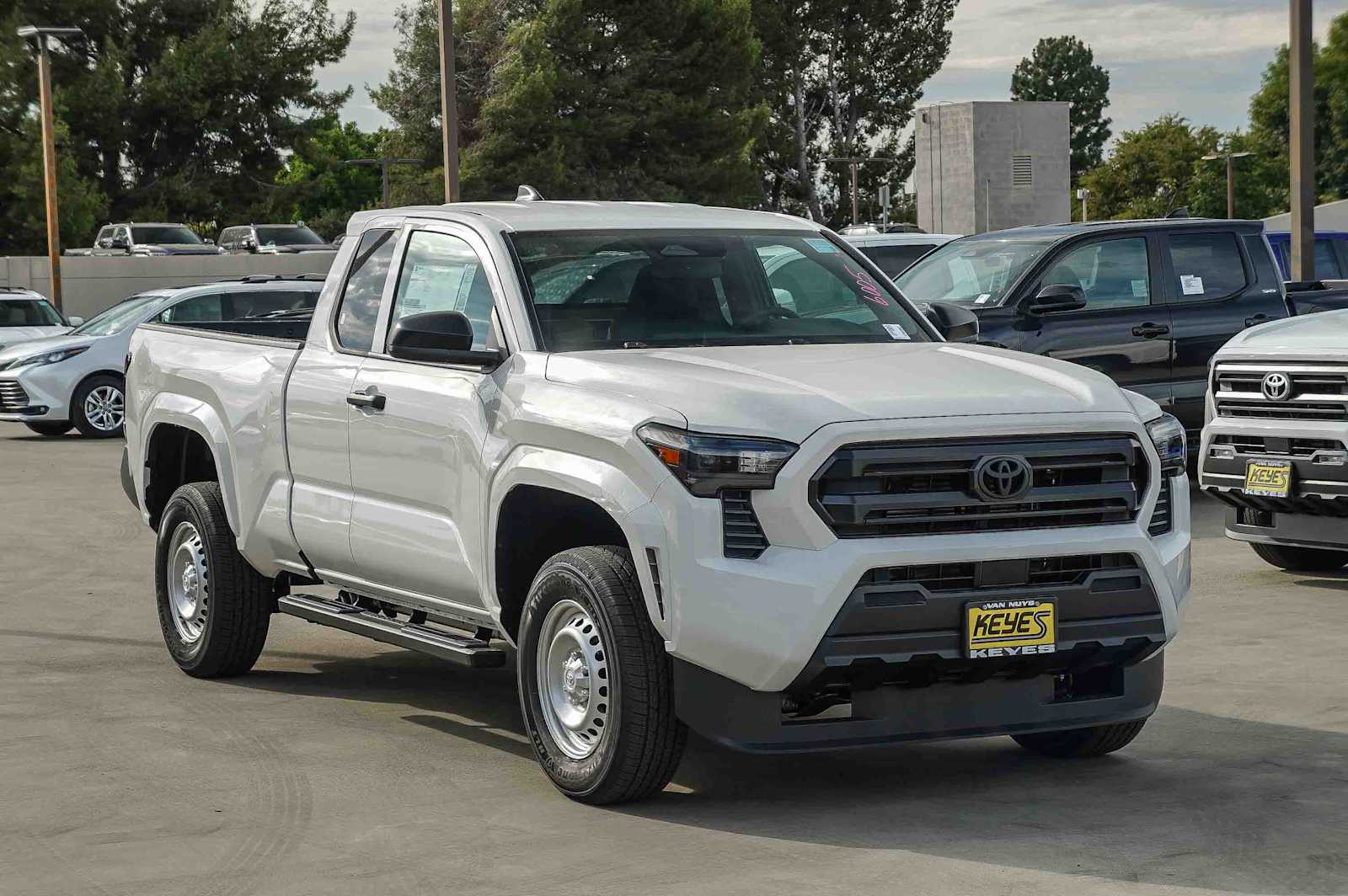 Thumbnail: 2025 Toyota Tacoma - 3