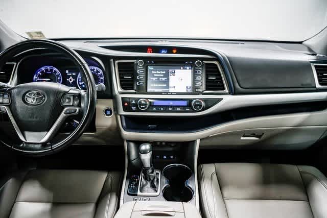 Thumbnail: 2019 Toyota Highlander - 12