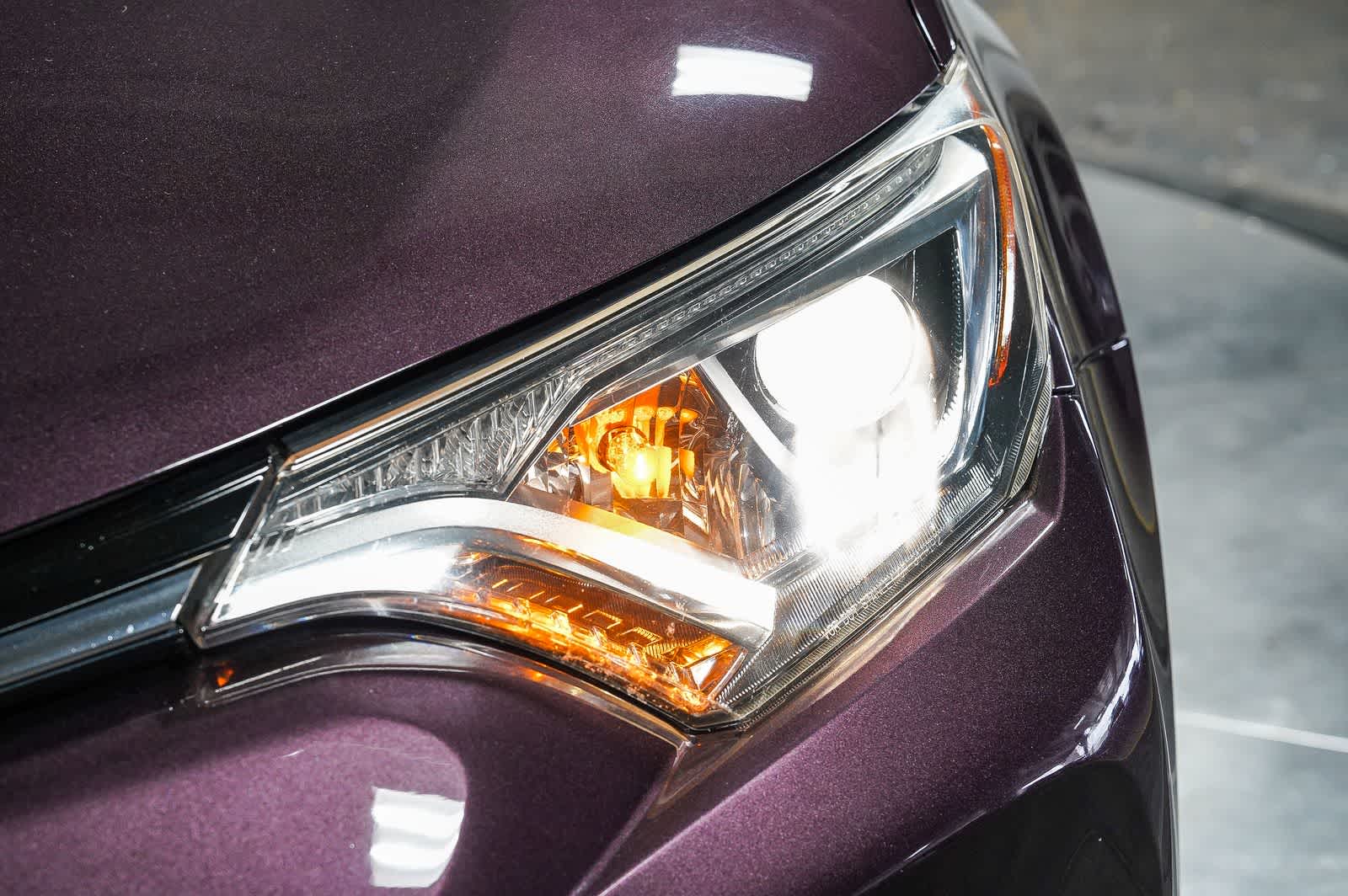 Thumbnail: 2017 Toyota RAV4 - 8