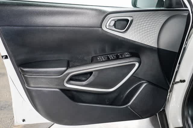 2023 Kia Soul LX 21