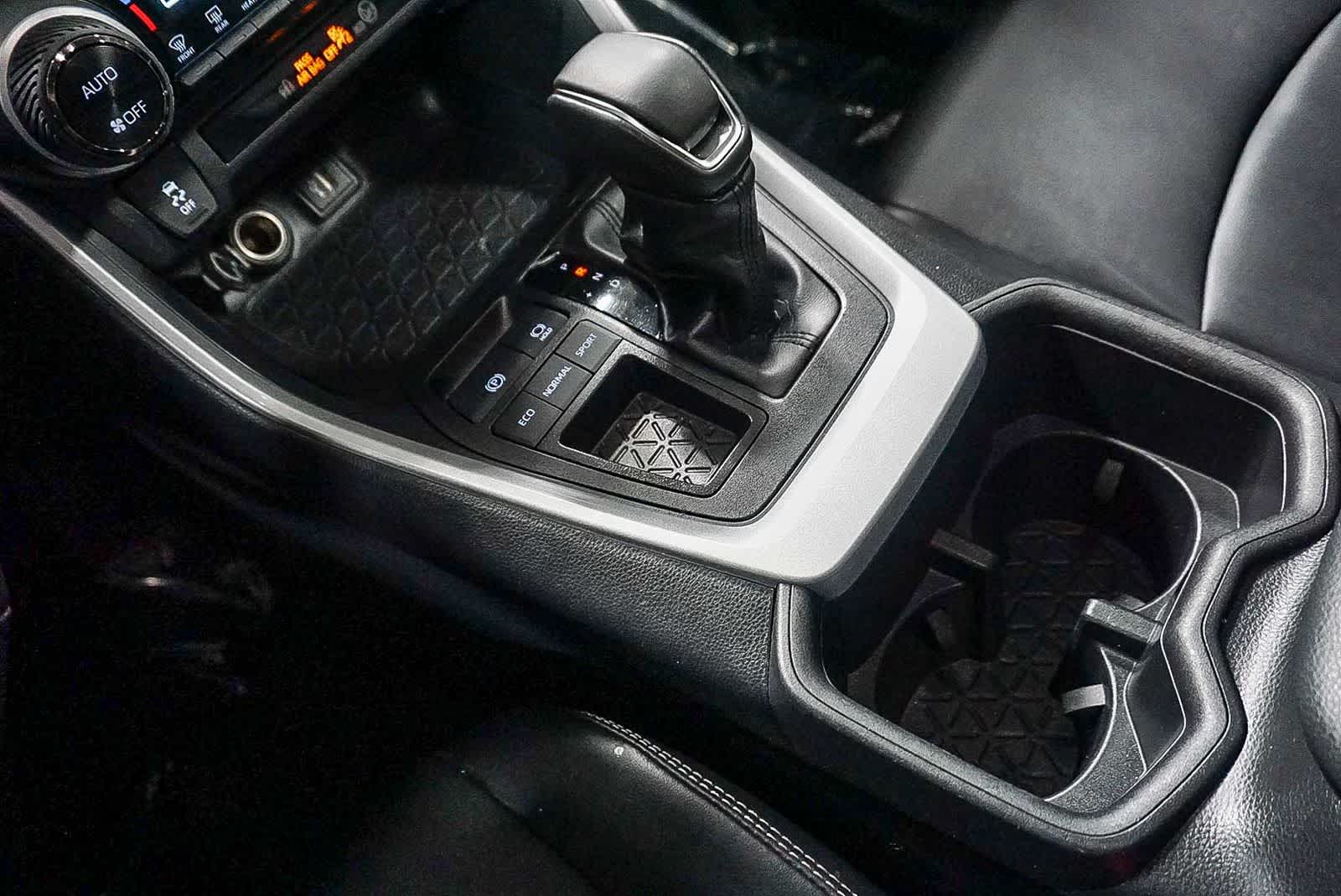 Thumbnail: 2025 Toyota RAV4 - 25