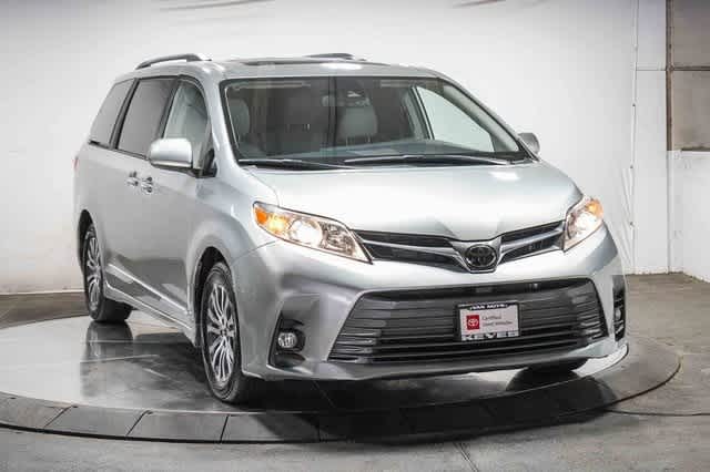 Thumbnail: 2019 Toyota Sienna - 6