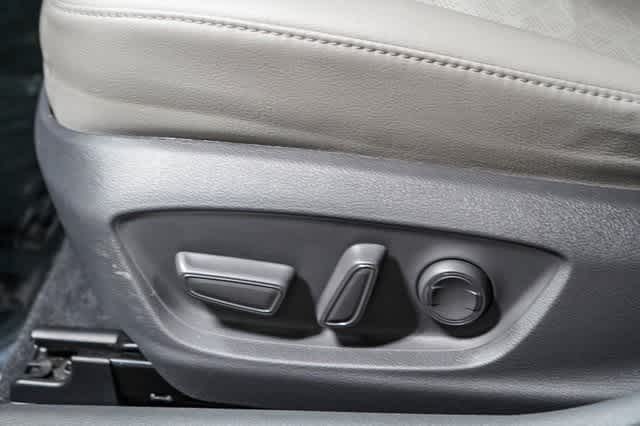 2019 Toyota Camry XSE 23