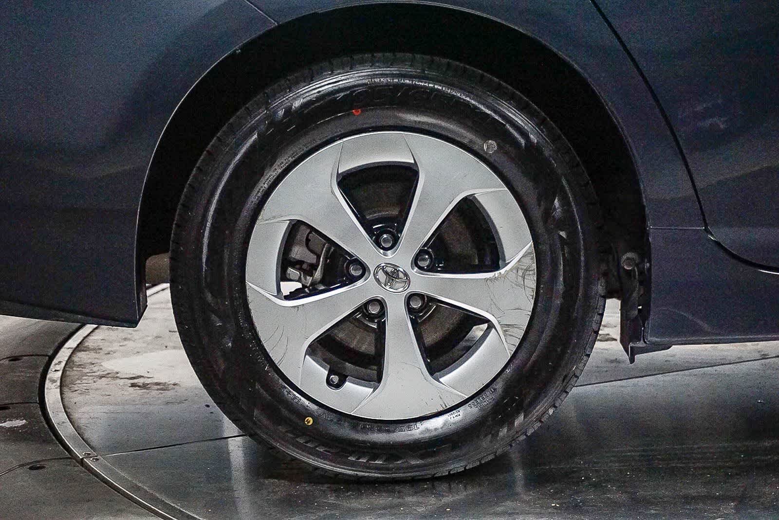 Thumbnail: 2013 Toyota Prius - 7