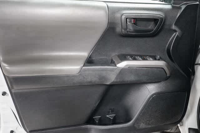 Thumbnail: 2021 Toyota Tacoma - 21