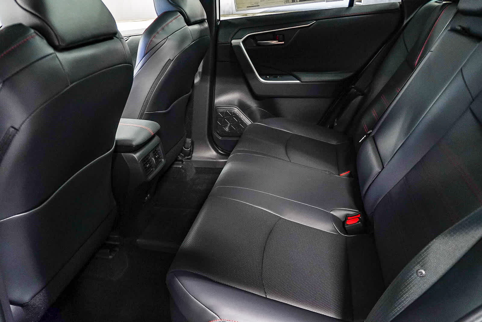 Thumbnail: 2025 Toyota RAV4 - 23