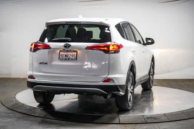 Thumbnail: 2018 Toyota RAV4 - 5