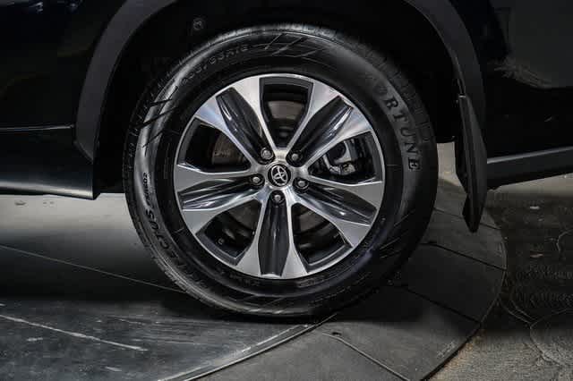 Thumbnail: 2022 Toyota Highlander - 11