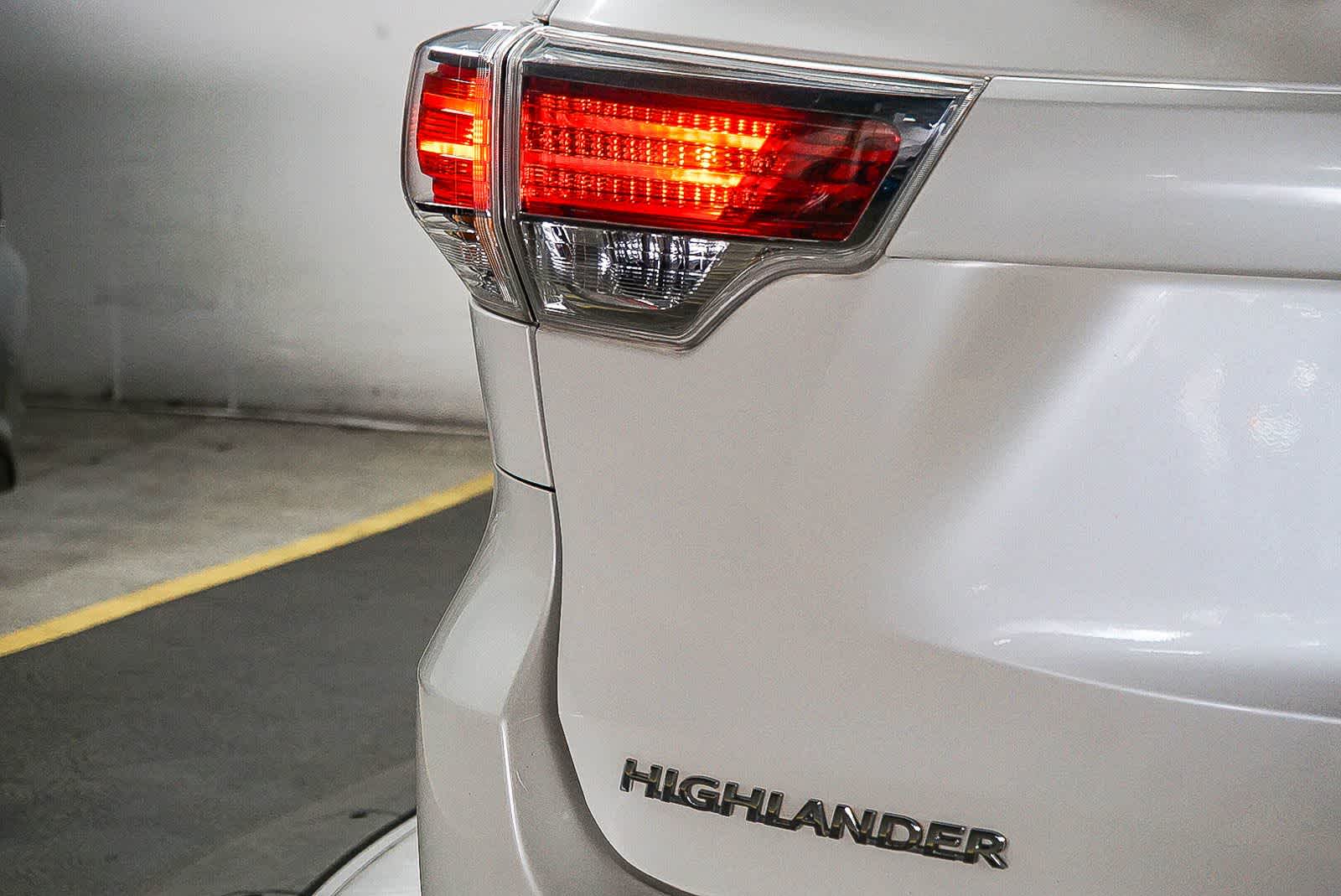 Thumbnail: 2015 Toyota Highlander - 11