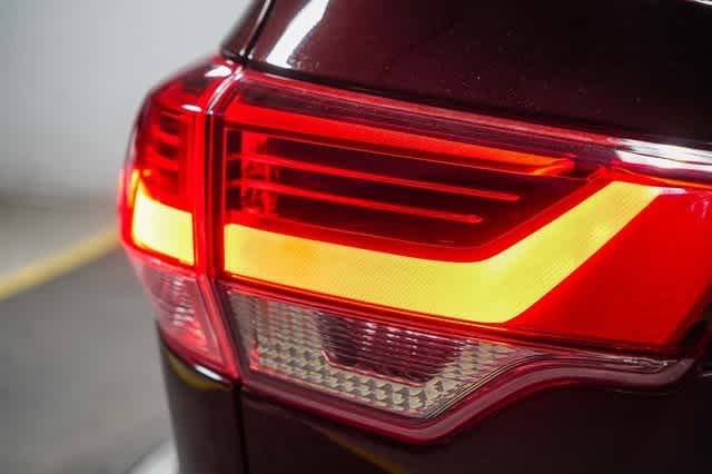 Thumbnail: 2018 Toyota Highlander - 12