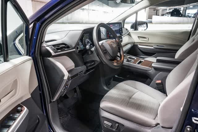 2024 Toyota Sienna LE 18