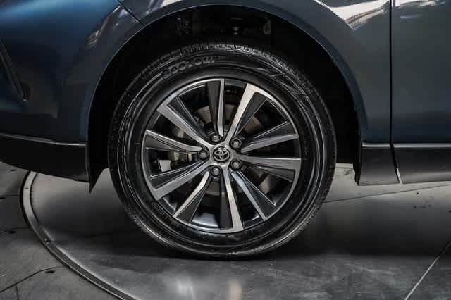 Thumbnail: 2022 Toyota Venza - 10