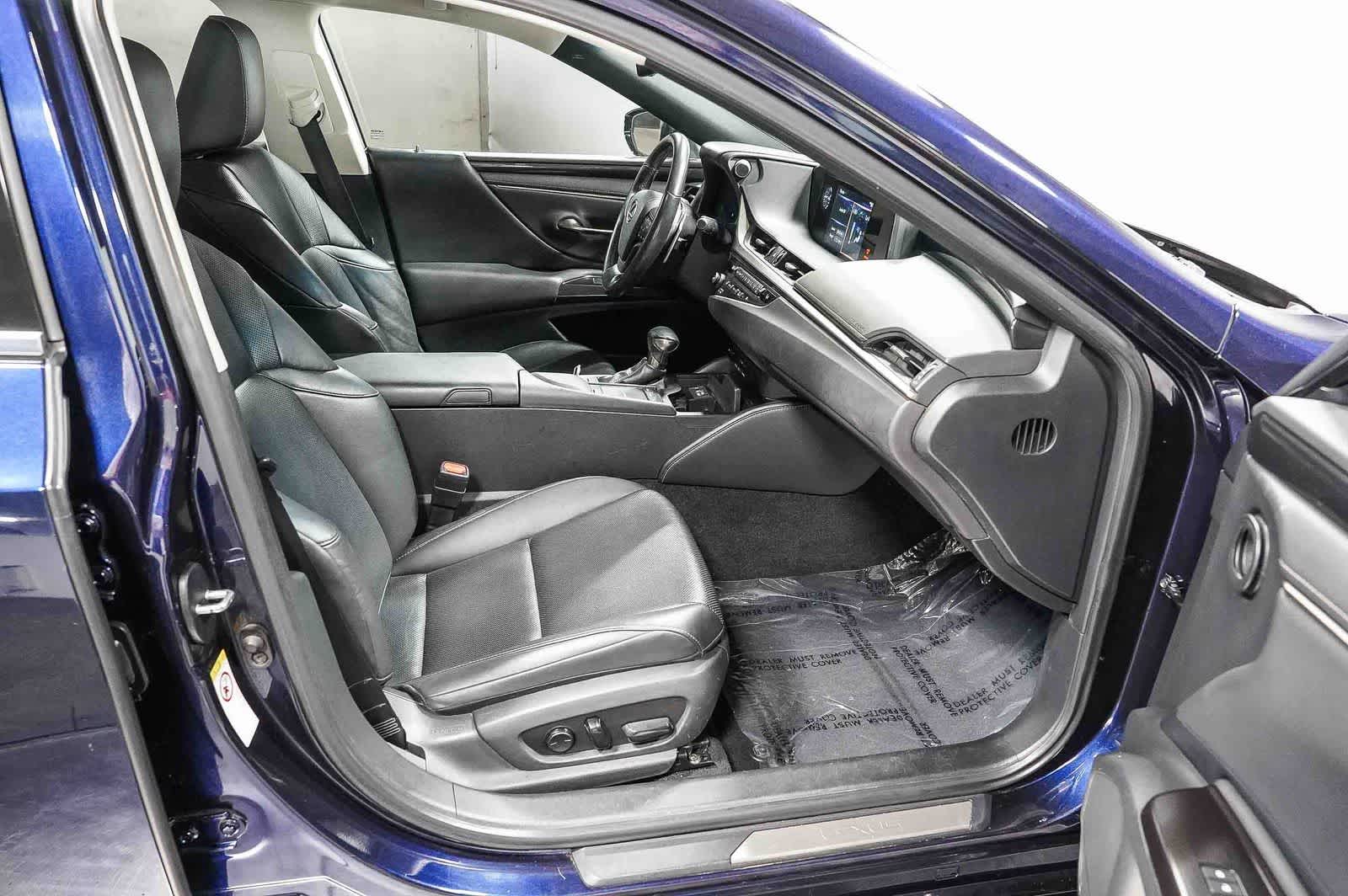 Thumbnail: 2019 Lexus ES - 17