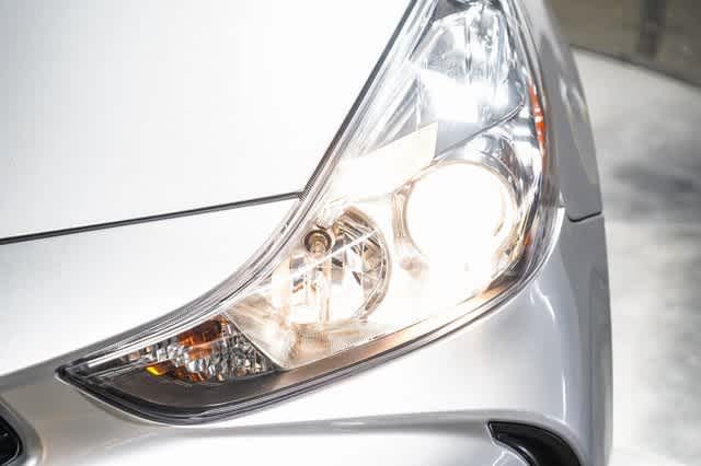 Thumbnail: 2015 Toyota Prius v - 7