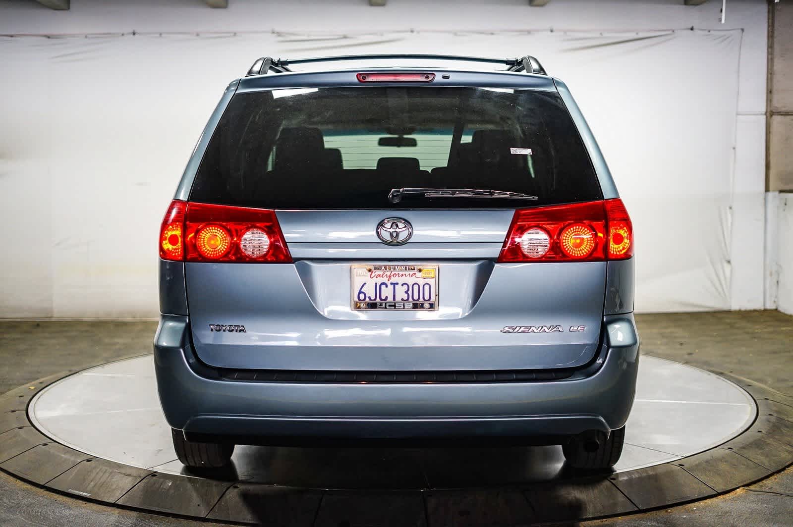 Thumbnail: 2010 Toyota Sienna - 8