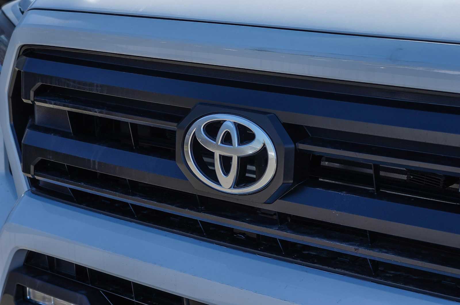 2025 Toyota Tacoma SR5 9