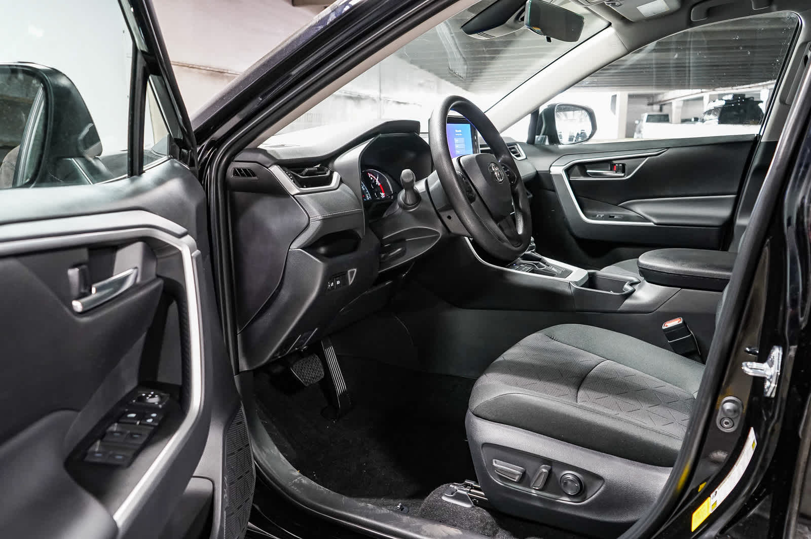 2025 Toyota RAV4 XLE 19