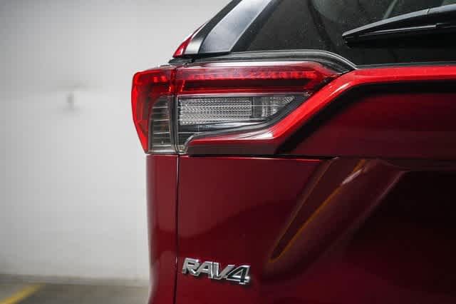 2022 Toyota RAV4 LE 11