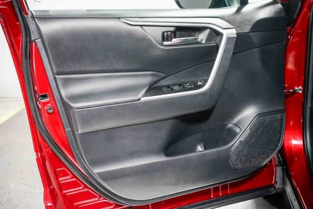 Thumbnail: 2021 Toyota RAV4 - 19