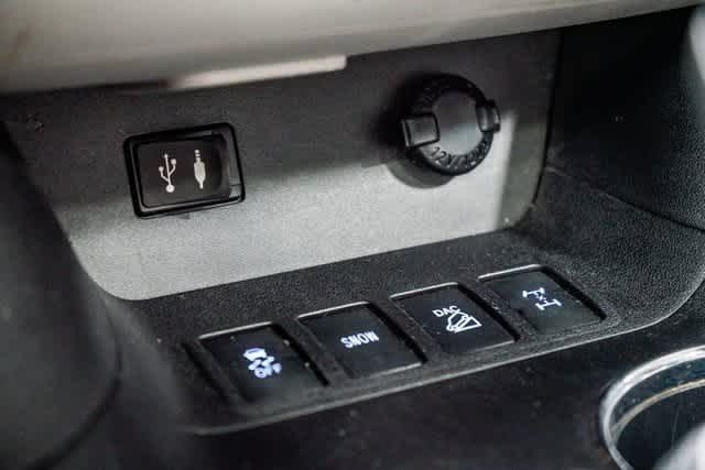 2015 Toyota Highlander Limited Platinum 25