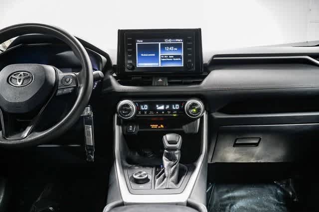 2019 Toyota RAV4 LE 14