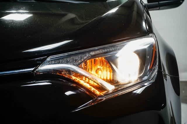 Thumbnail: 2018 Toyota RAV4 - 8