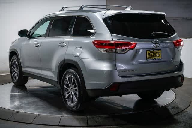 Thumbnail: 2019 Toyota Highlander - 7