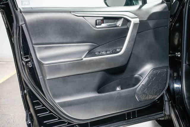 Thumbnail: 2022 Toyota RAV4 - 20