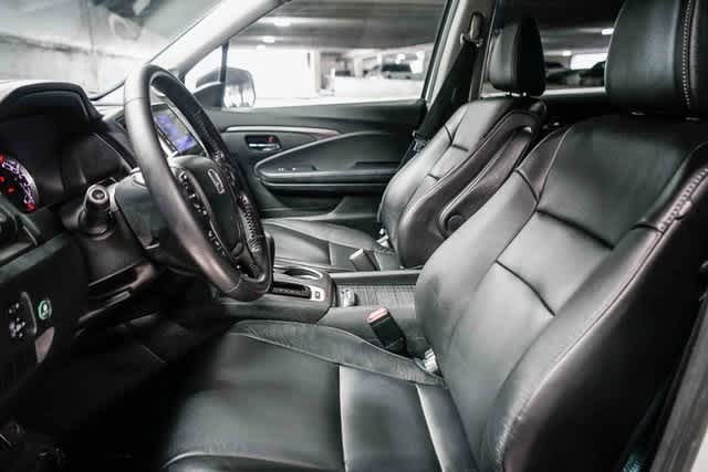 Thumbnail: 2017 Honda Pilot - 17