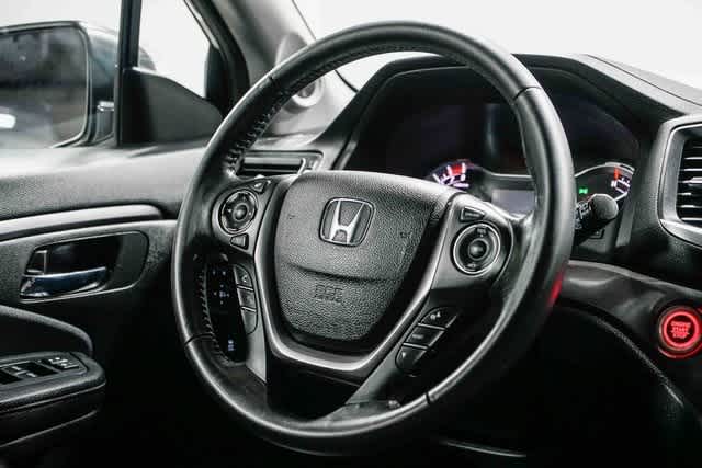 Thumbnail: 2017 Honda Pilot - 15