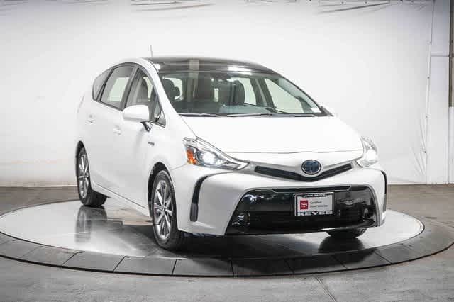 Thumbnail: 2017 Toyota Prius v - 5