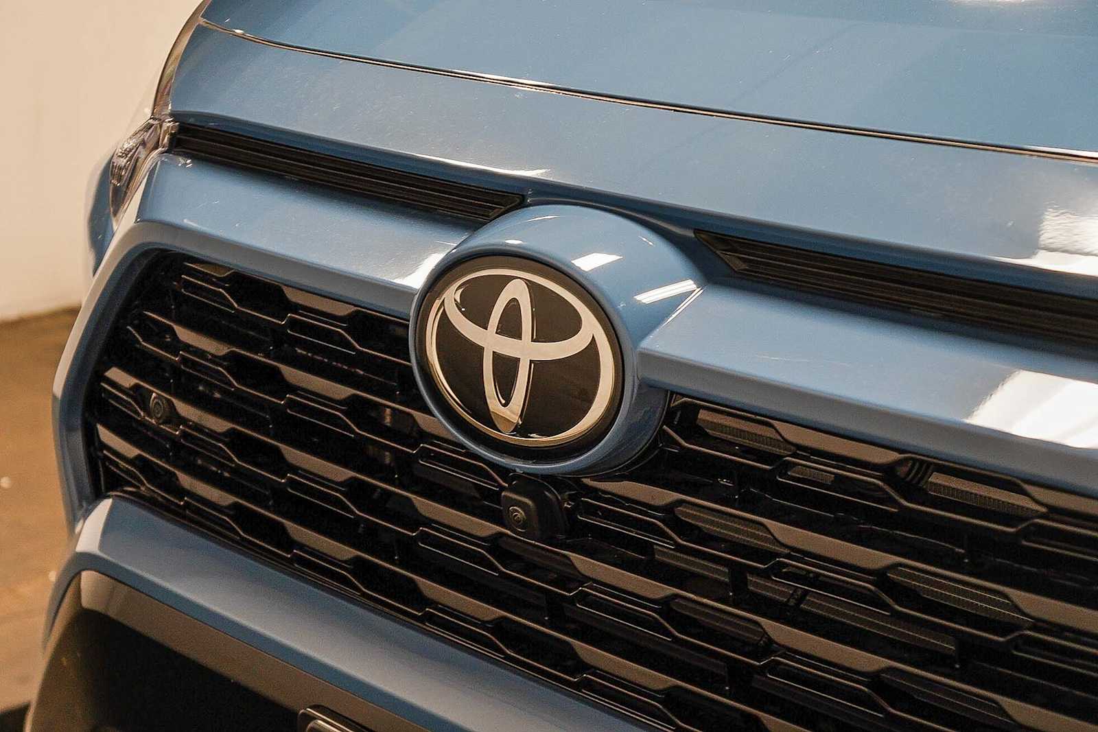 Thumbnail: 2025 Toyota RAV4 - 9