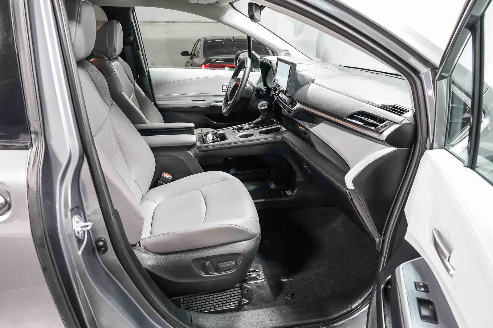 Thumbnail: 2026 Toyota Sienna - 17