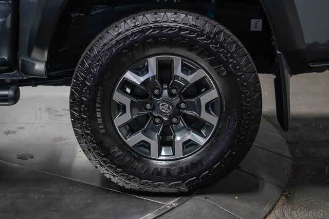 Thumbnail: 2022 Toyota Tacoma - 11