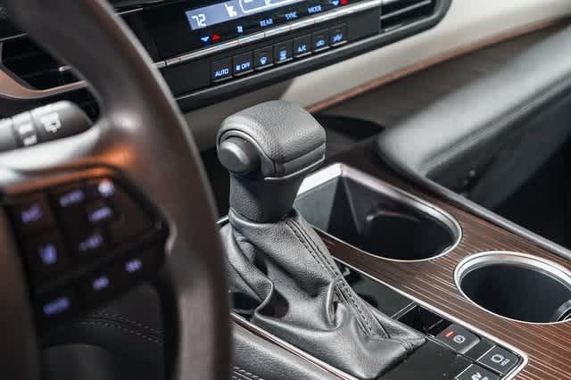2024 Toyota Sienna LE 24