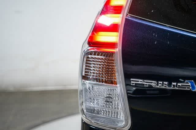 Thumbnail: 2017 Toyota Prius v - 12