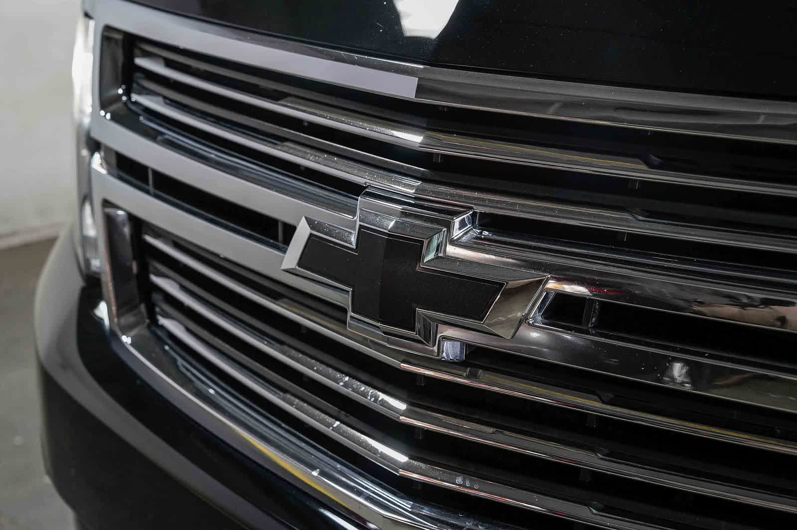 Thumbnail: 2018 Chevrolet Suburban - 8