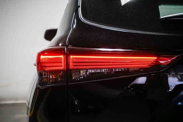 Thumbnail: 2023 Toyota Highlander - 9