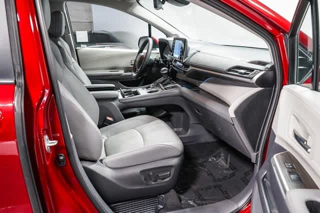 Thumbnail: 2024 Toyota Sienna - 18
