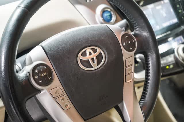 Thumbnail: 2017 Toyota Prius v - 20