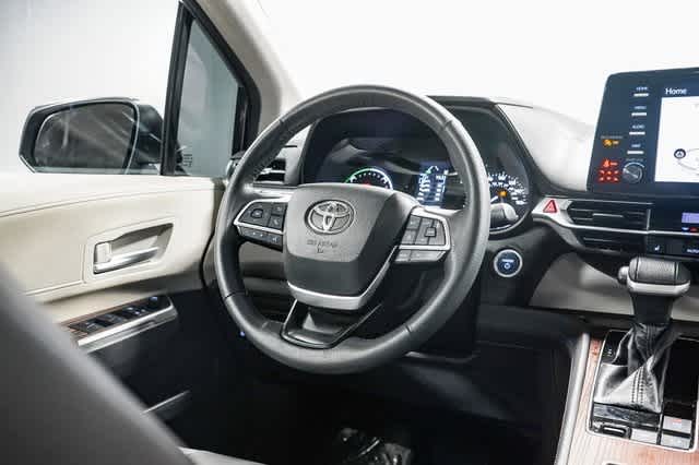 Thumbnail: 2021 Toyota Sienna - 16