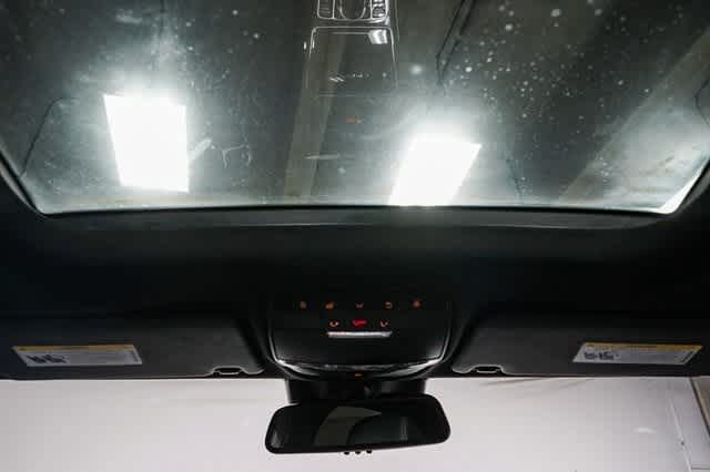 Thumbnail: 2016 Mercedes-Benz C-Class - 16