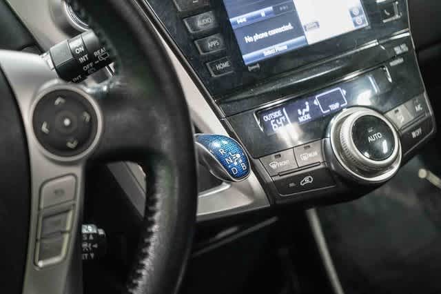 Thumbnail: 2017 Toyota Prius v - 24