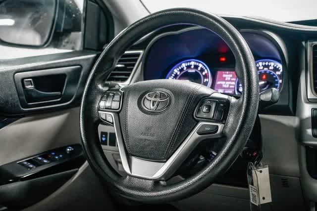 Thumbnail: 2016 Toyota Highlander - 15
