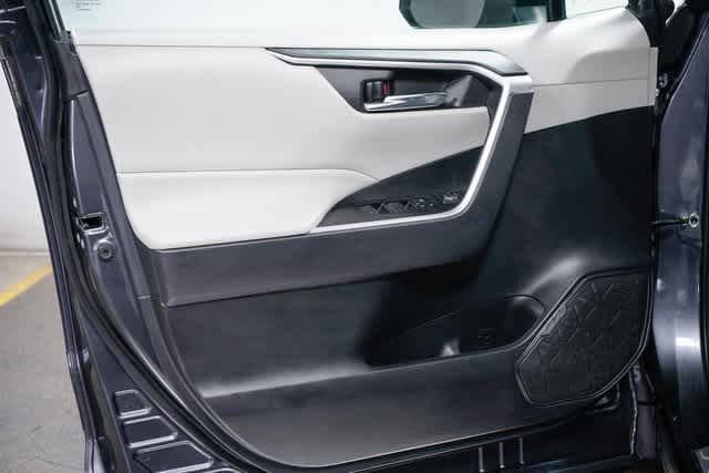 Thumbnail: 2022 Toyota RAV4 - 20