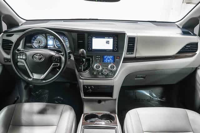 Thumbnail: 2019 Toyota Sienna - 13