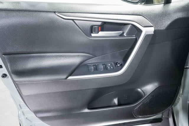 Thumbnail: 2020 Toyota RAV4 - 23