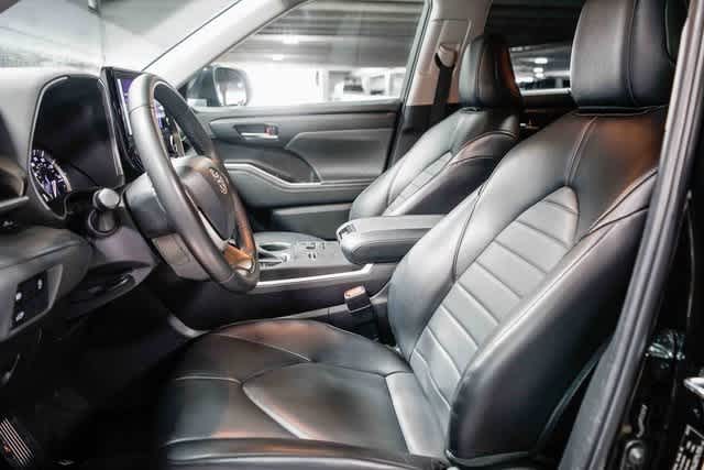 Thumbnail: 2023 Toyota Highlander - 17