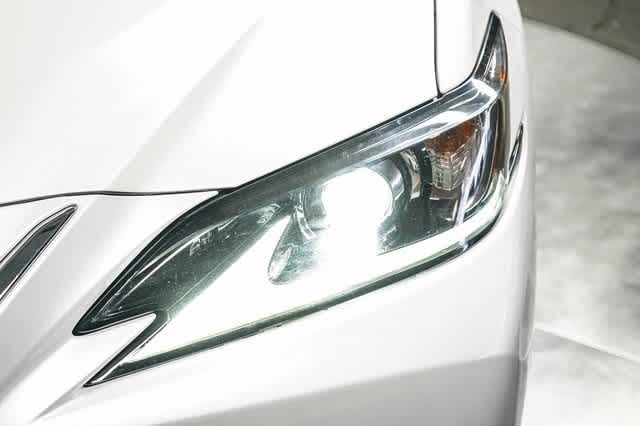 Thumbnail: 2021 Lexus ES - 7